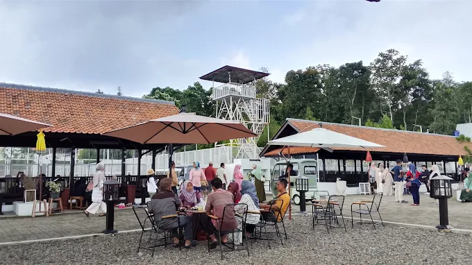 Menikmati waktu Bersama Keluarga di Tampomas